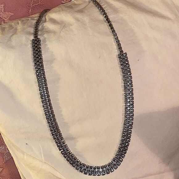 Ann Taylor Chain Link Necklace with Crystals! - Picture 12 of 13
